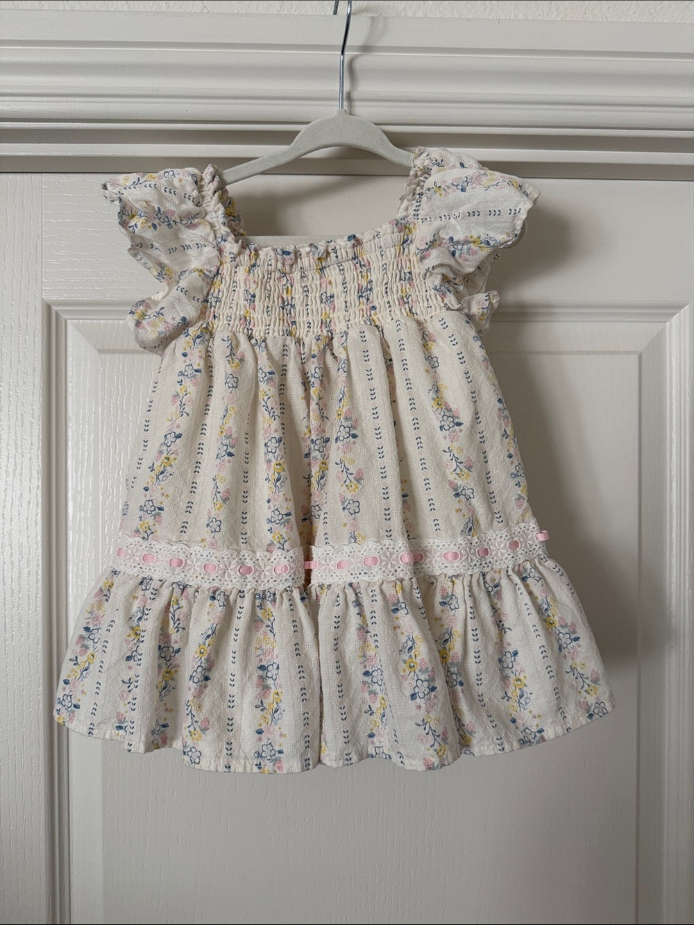 NWOT Girls Cream Floral Smocked Ruffle Dress